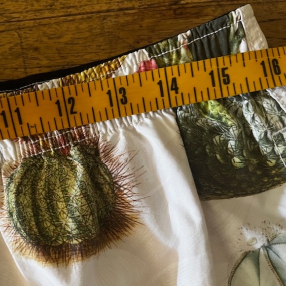 Men's / Unisex - Converse - Desert Sand Cactus Multi Print Resort Shorts - L - Picture 9 of 15